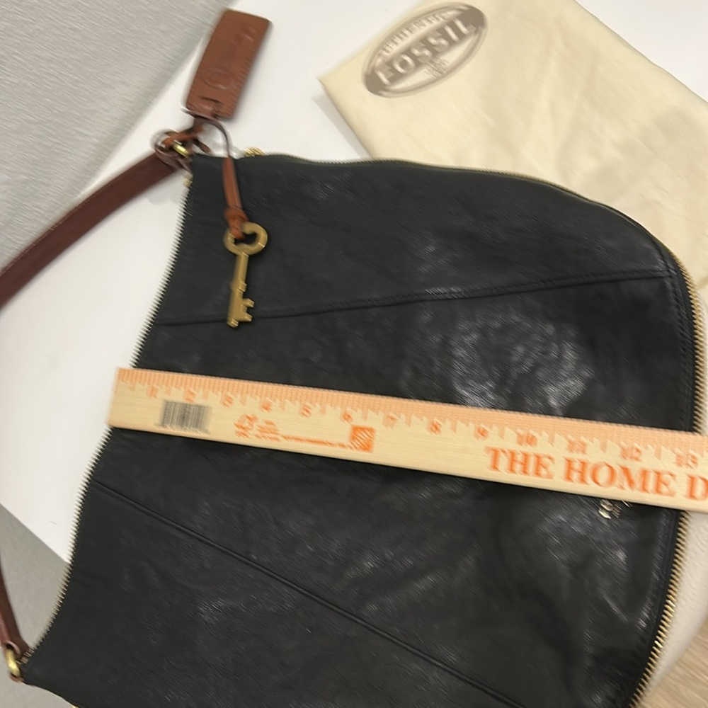 NWOT FOSSIL Gwen Hobo Expandable Pebbled Leather Bag with Dust Bag - Picture 16 of 17